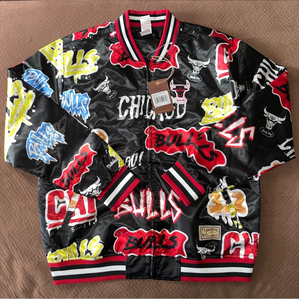 New Mitchell & Ness Slap Sticker Satin Reversible Jacket Chicago Bulls Size XL